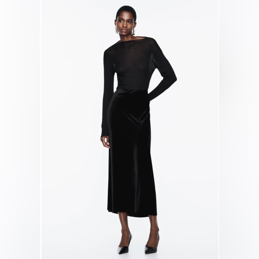 Zara women’s velvet midi slip skirt NWT never worn